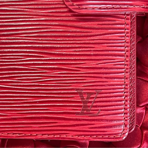 Authentic LOUIS VUITTON Red Epi Agenda cover/Wallet - Picture 11 of 13